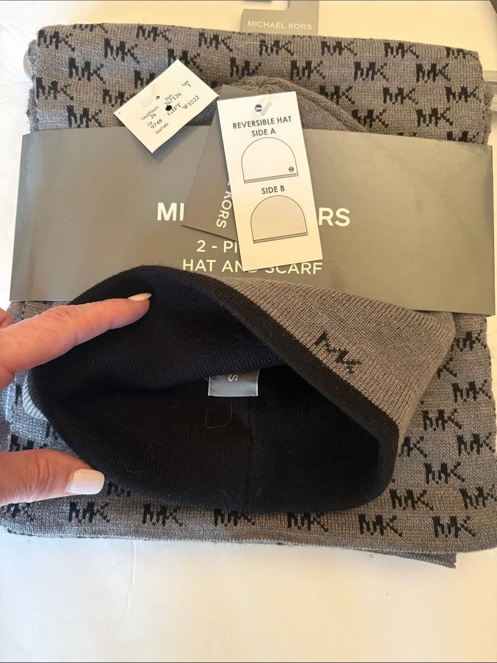NWT MICHAEL KORS 2 Piece Hat & Scarf Set